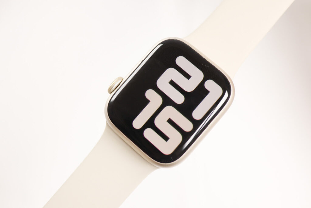 Apple Watch 7（拡大点灯斜め）