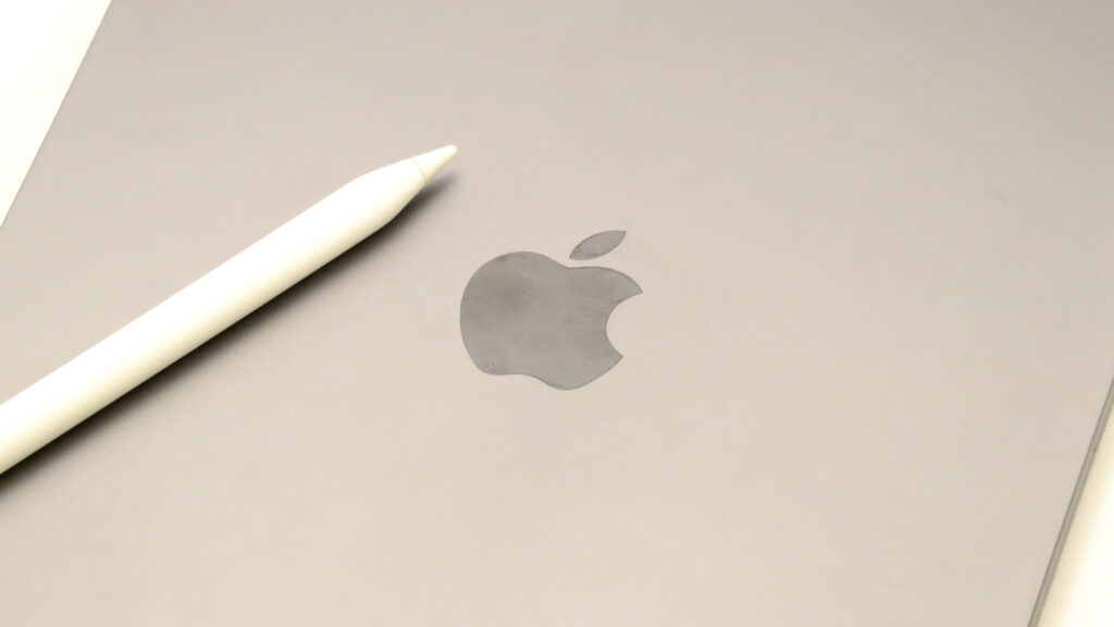 iPad Pro（ロゴとApple Pencil）