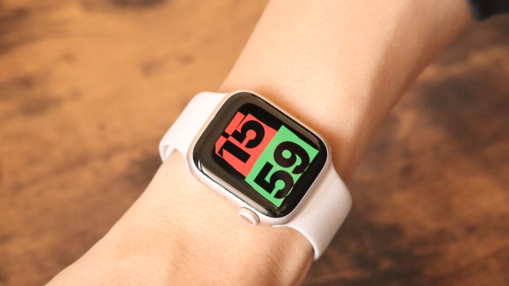 Apple Watch（文字盤１５・腕につけて）